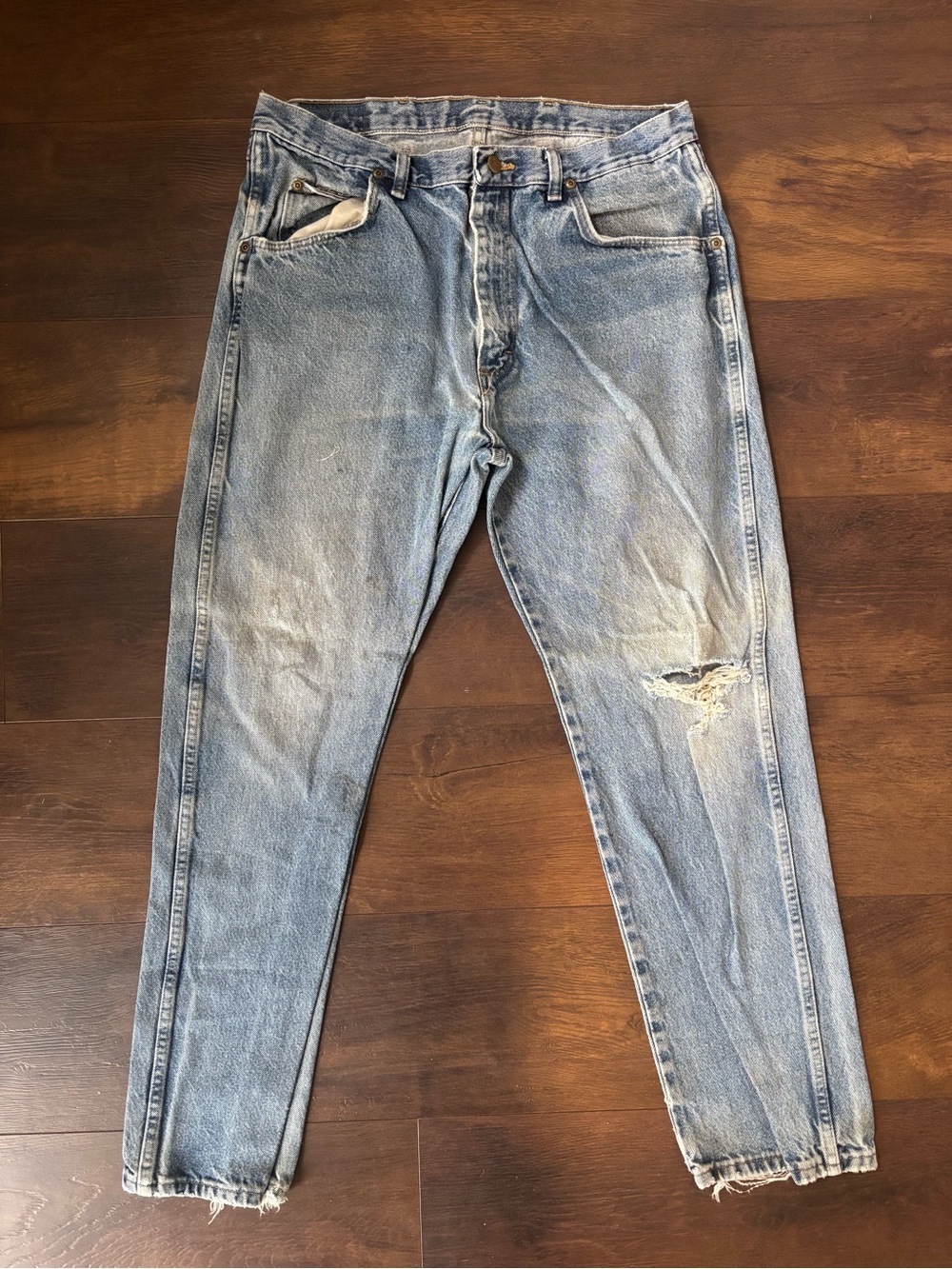 Wrangler Authentic Distressed Light Wash Jeans Men’s 36x30‎